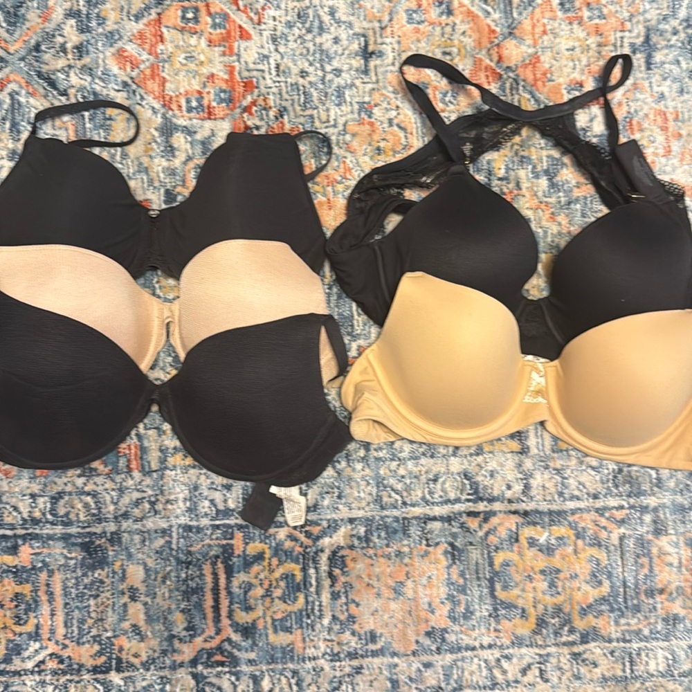 Size 32D lot of bras